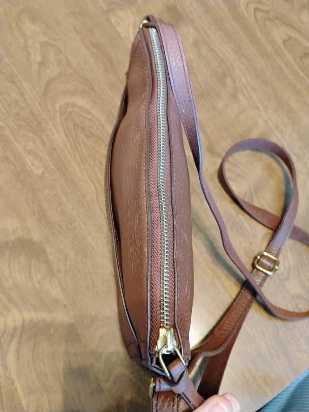 Fossil Brown Pebbled Leather Zip Top Crossbody Bag Adjustable Strap. Pockets - Picture 3 of 12